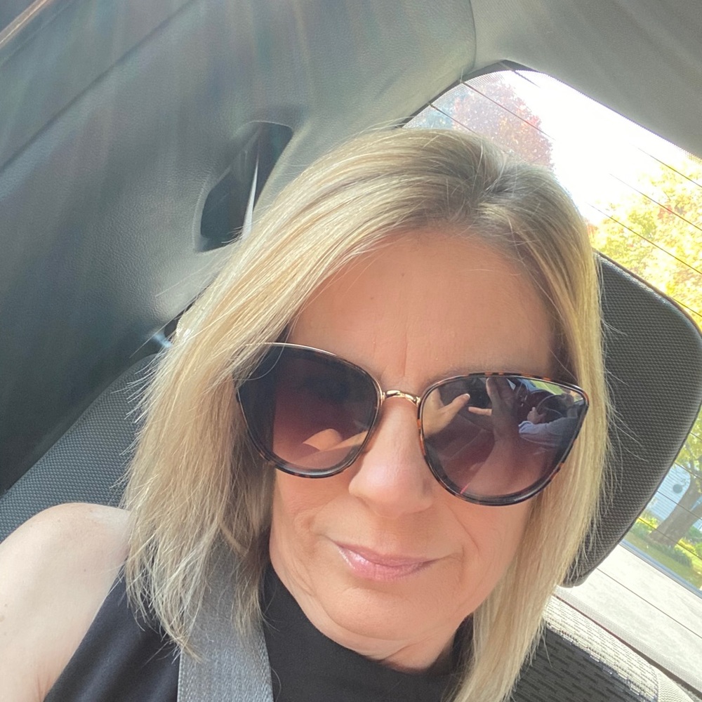 Meet your Posher, Courtney